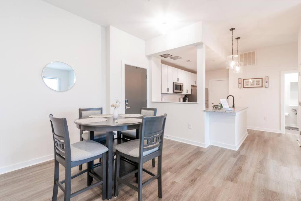 Charming Cozy Apartment With Wi-Fi & Free Parking Charlotte Exterior photo