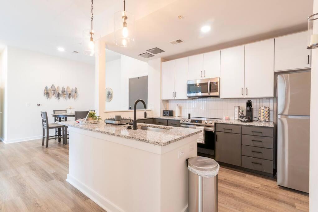 Charming Cozy Apartment With Wi-Fi & Free Parking Charlotte Exterior photo